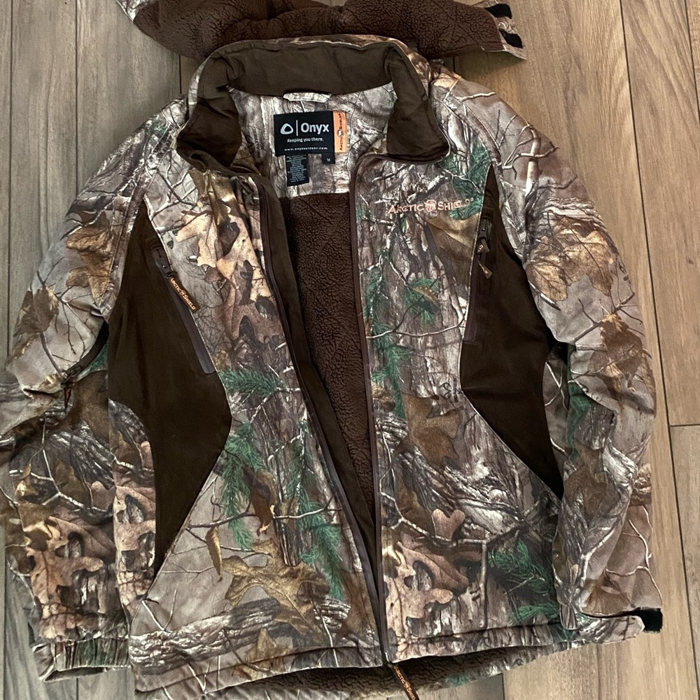 Women’s Insulated Realtree Xtra Camo Jacket Size M